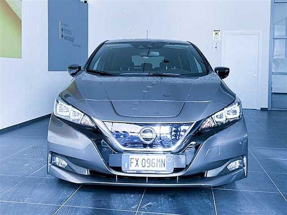 Nissan Leaf N-Connecta 40 kWh  del 2019 usata a Rende (2)