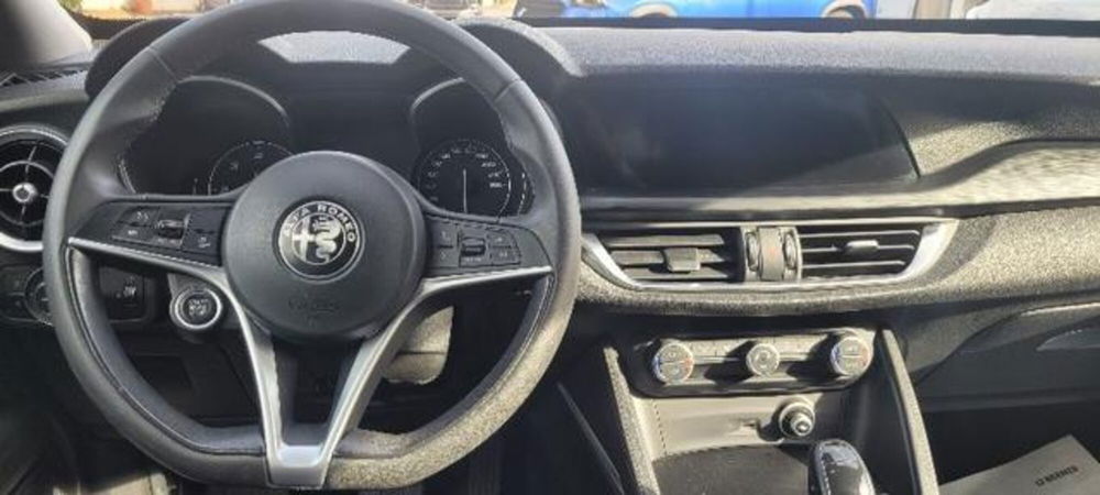 Alfa Romeo Stelvio usata a Napoli (8)