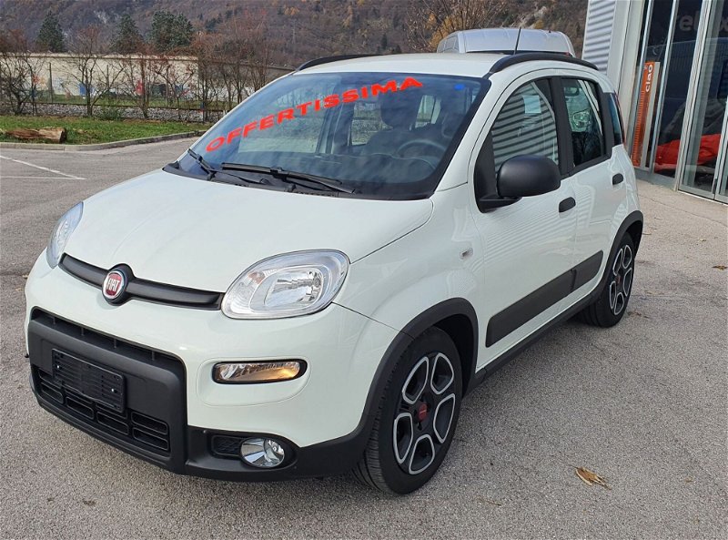 Fiat Panda 1.0 FireFly S&S Hybrid City Cross  del 2022 usata a Belluno