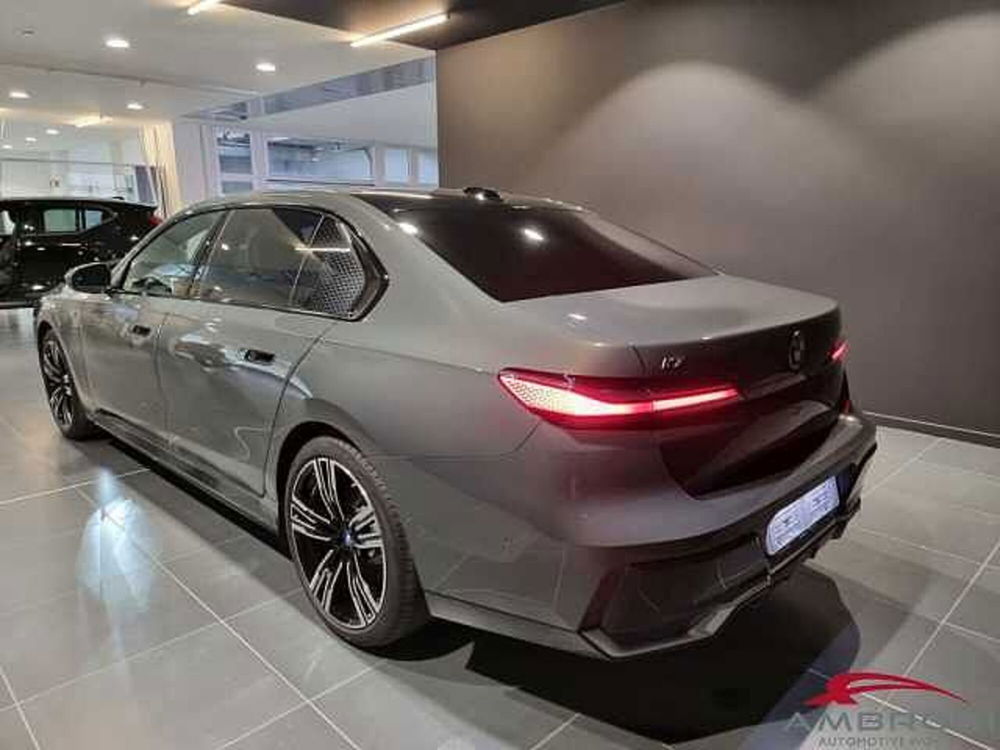 BMW i7 nuova a Viterbo (3)