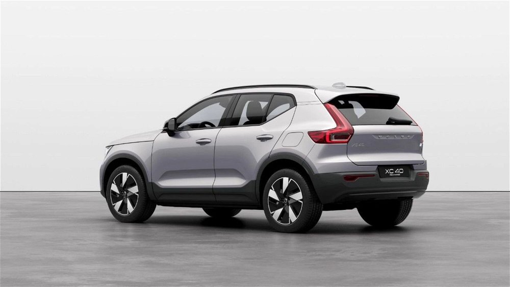 Volvo XC40 Recharge Pure Electric Twin Motor AWD Ultimate  nuova a Como (3)