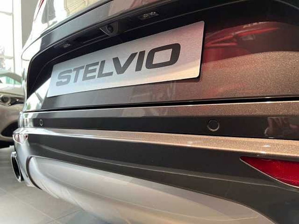 Alfa Romeo Stelvio nuova a Cuneo (14)