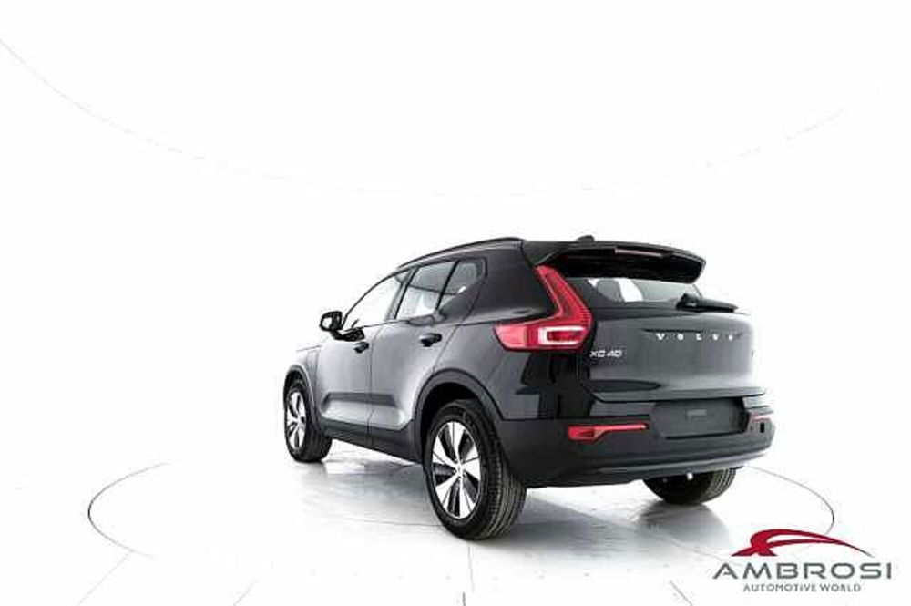 Volvo XC40 T5 Recharge Plug-in Hybrid automatico Plus Dark nuova a Corciano (4)