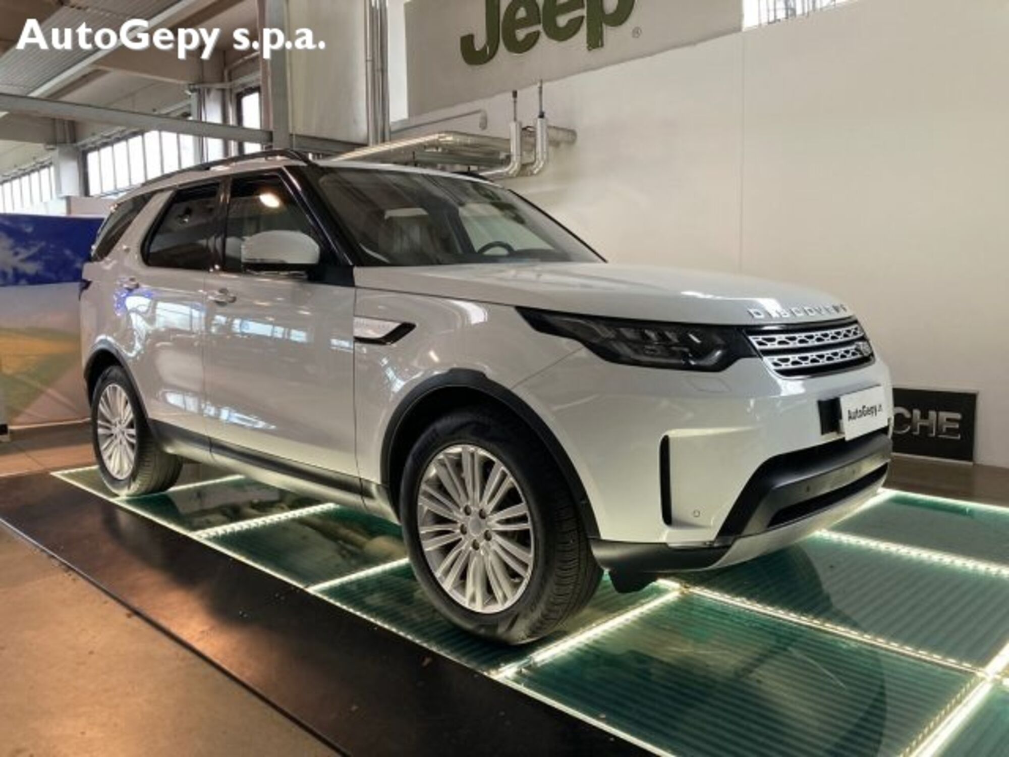 Land Rover Discovery 2.0 TD4 180 CV HSE Luxury  del 2017 usata a Reggio nell&#039;Emilia