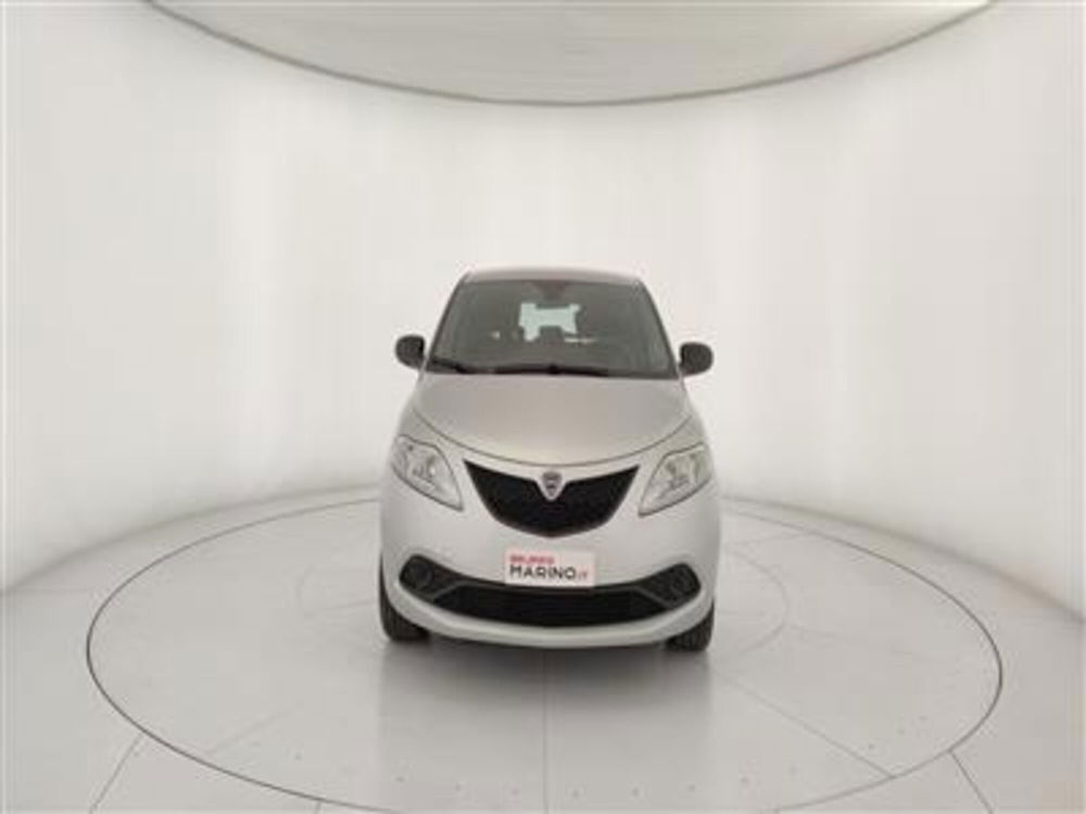 Lancia Ypsilon usata a Bari (12)