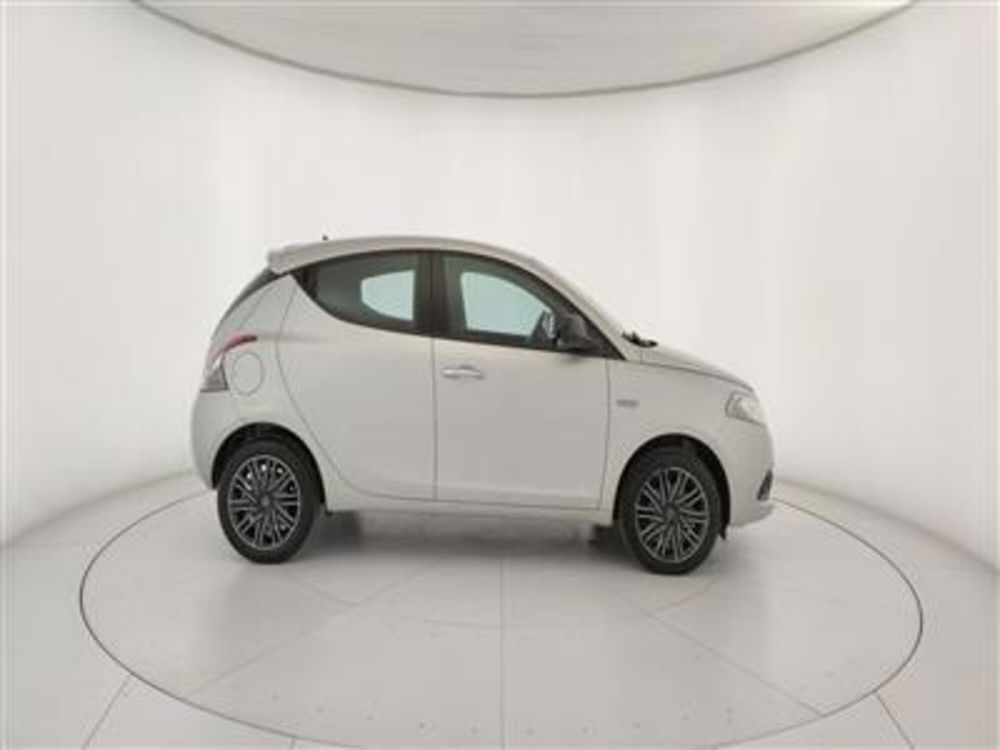 Lancia Ypsilon usata a Bari (9)