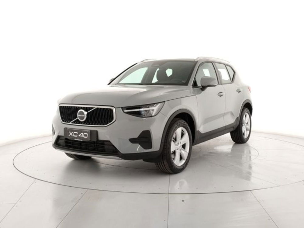 Volvo XC40 nuova a Modena (2)