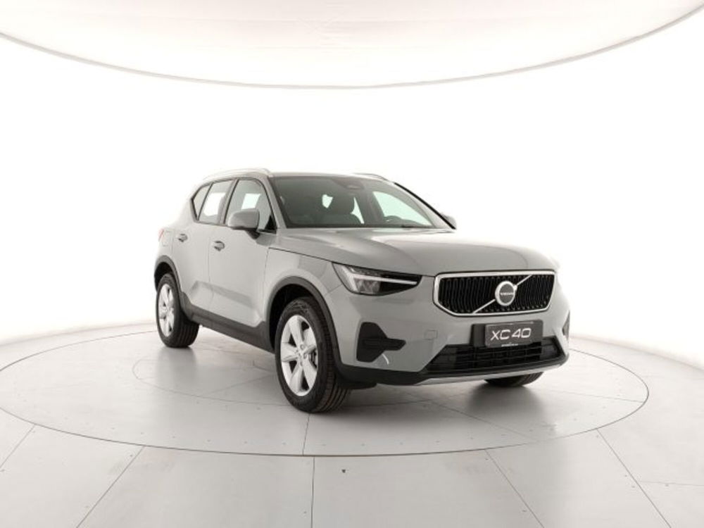 Volvo XC40 nuova a Modena (6)