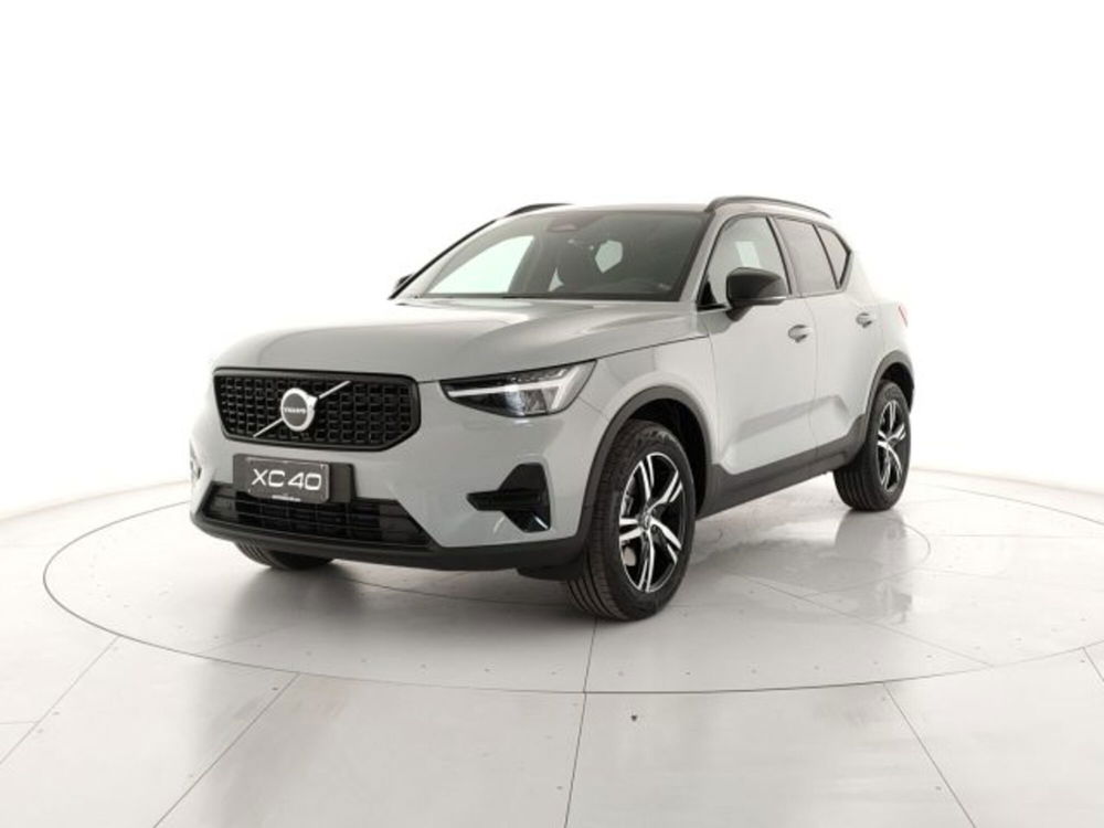 Volvo XC40 nuova a Modena (2)