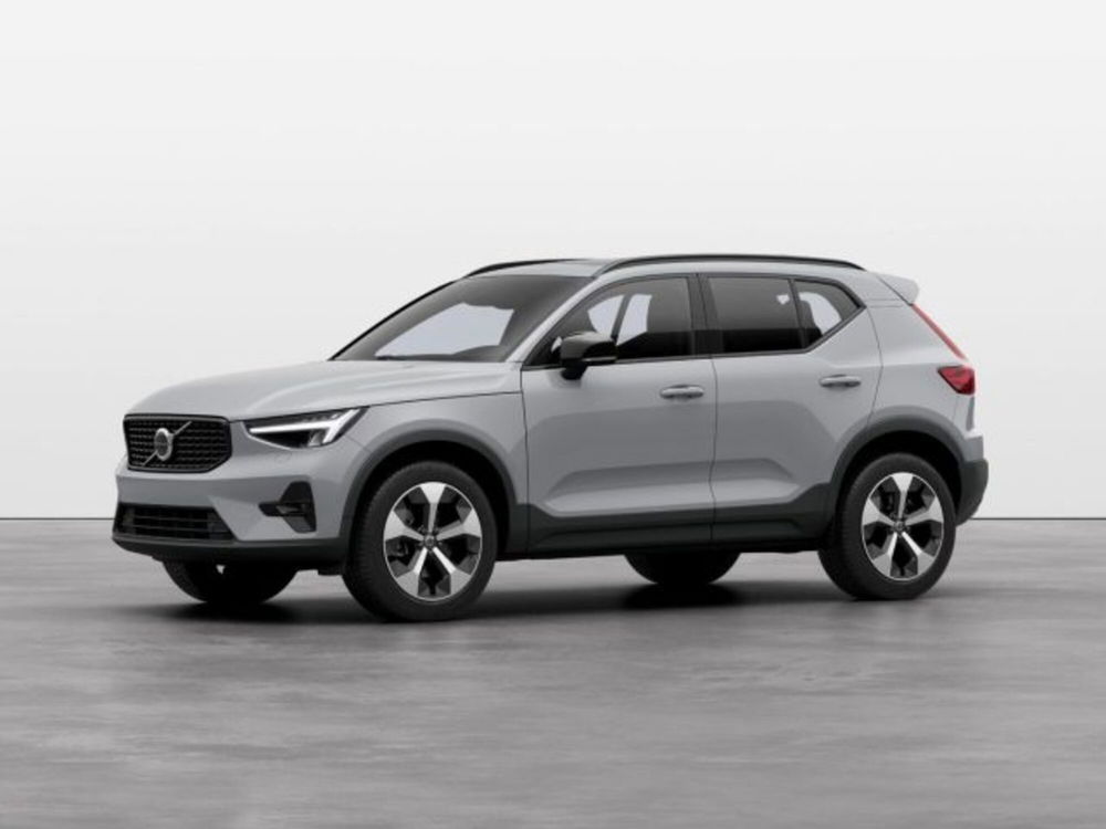 Volvo XC40 nuova a Modena (2)