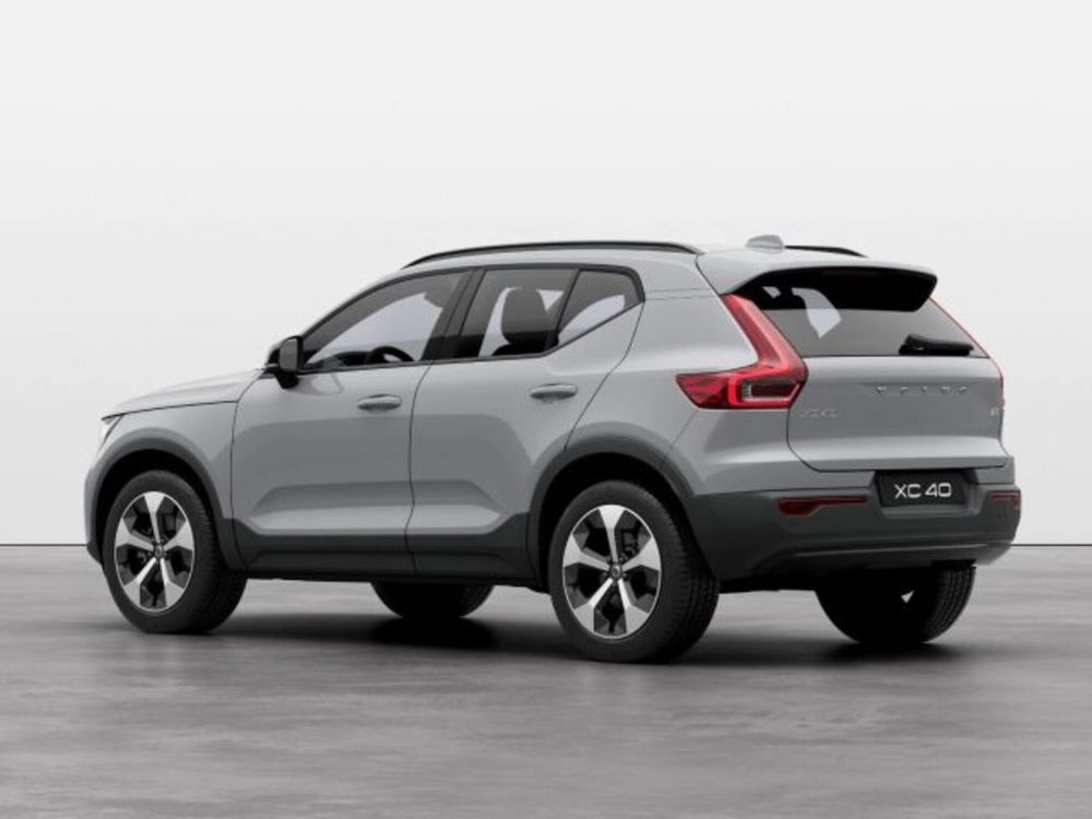 Volvo XC40 nuova a Modena (4)