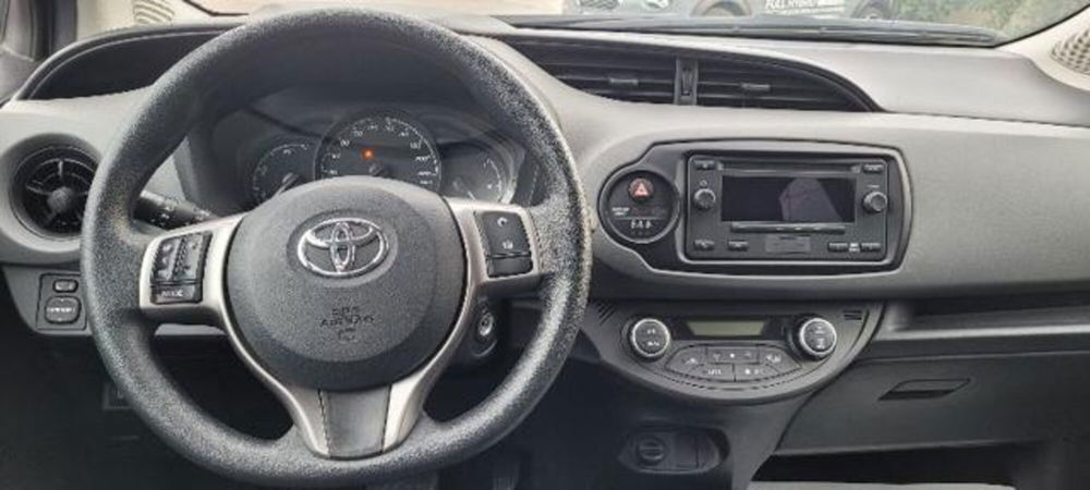 Toyota Yaris usata a Napoli (8)