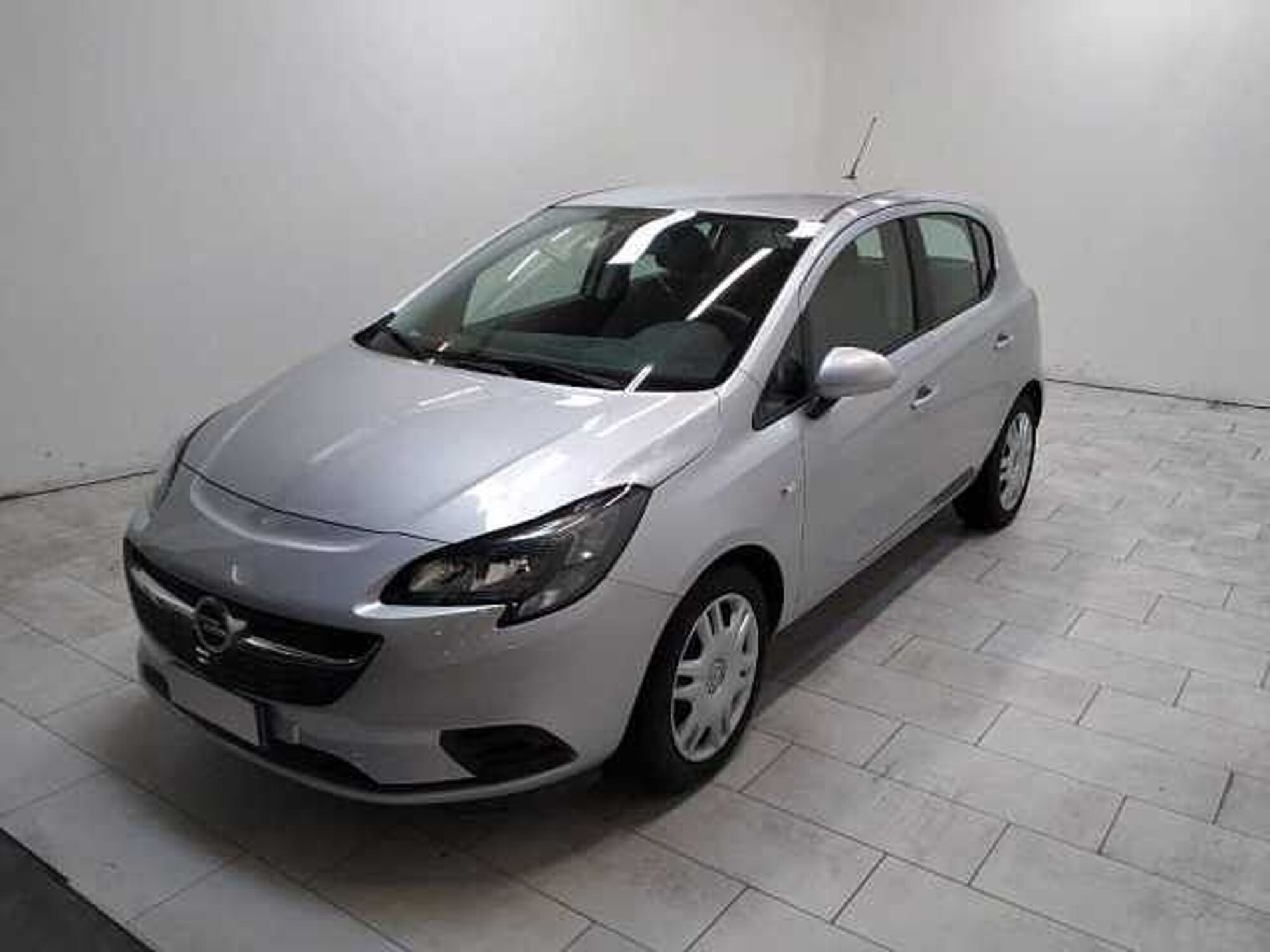 Opel Corsa 1.4 90CV GPL Tech 5 porte n-Joy  del 2016 usata a Cuneo