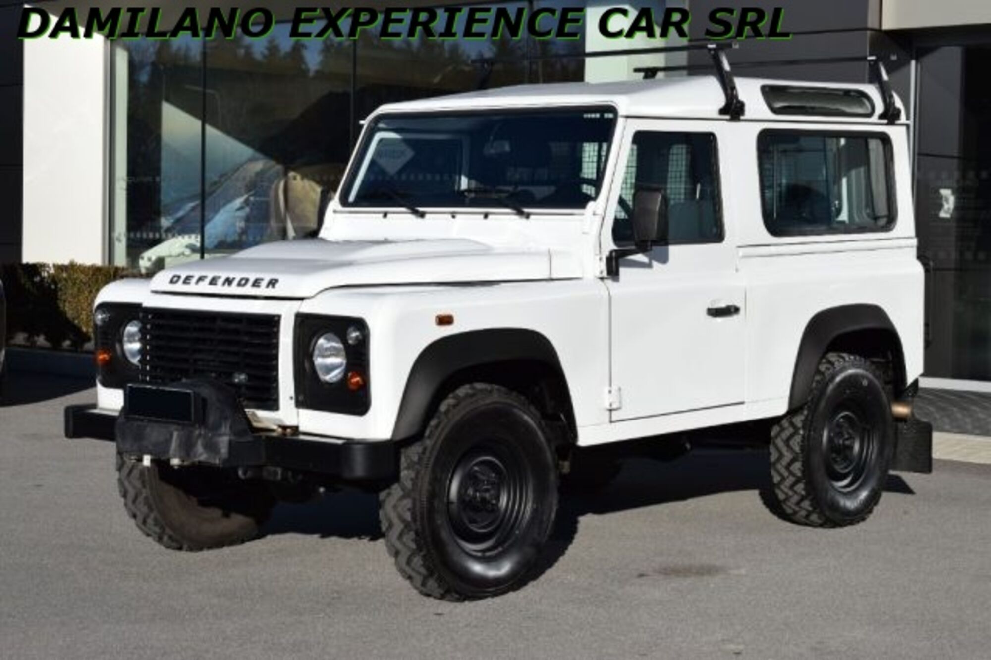 Land Rover Defender 90 2.2 TD4 Station Wagon N1 del 2015 usata a Cuneo