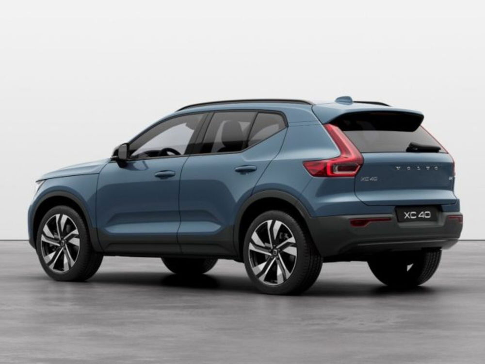 Volvo XC40 nuova a Modena (4)