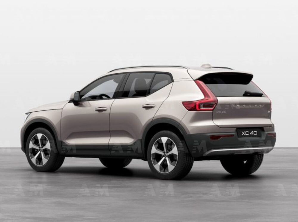 Volvo XC40 B4 automatico Core  nuova a Modena (4)