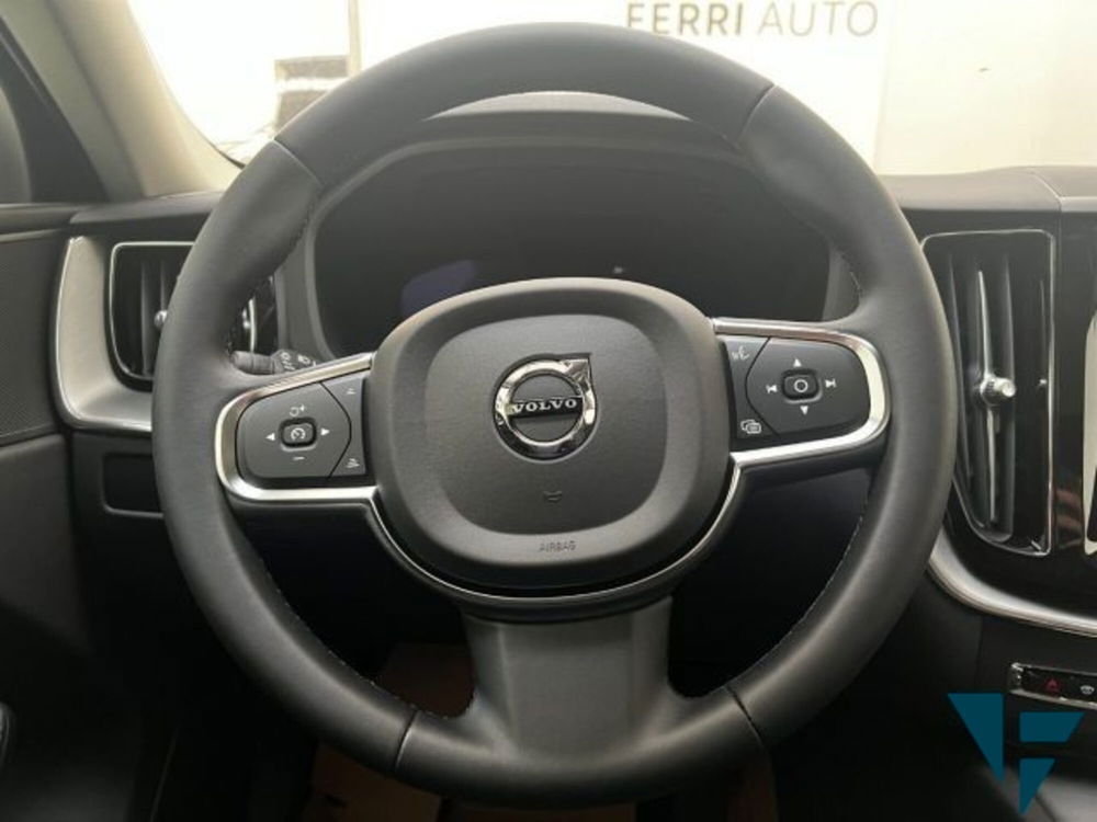 Volvo XC60 nuova a Udine (5)