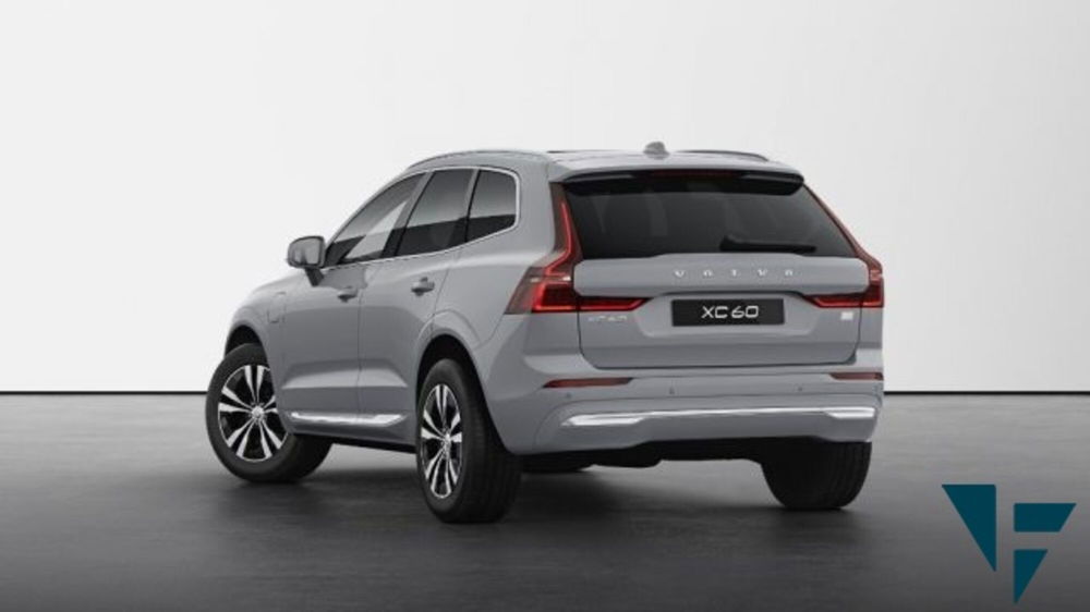 Volvo XC60 T6 Recharge AWD Plug-in Hybrid automatico Core nuova a Tavagnacco (3)