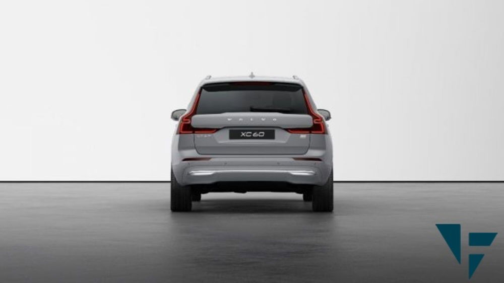 Volvo XC60 T6 Recharge AWD Plug-in Hybrid automatico Core nuova a Tavagnacco (4)