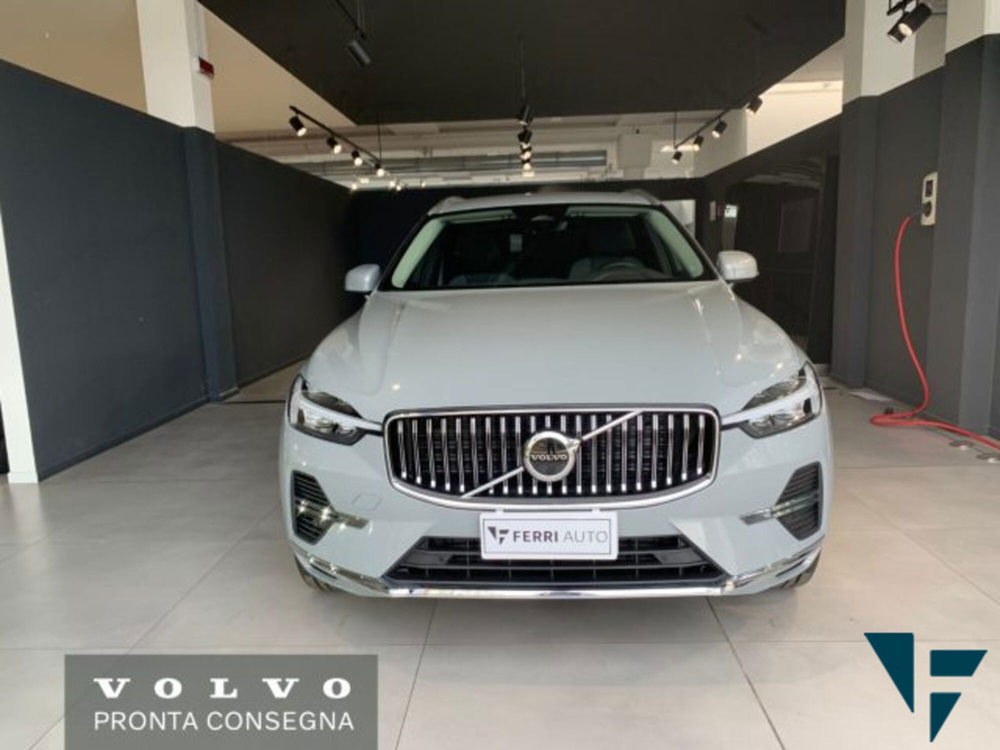 Volvo XC60 2.0 t6 phev Core awd auto nuova a Tavagnacco