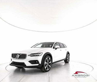 Volvo V60 Cross Country 2.0 b4 Ultimate awd auto nuova a Corciano