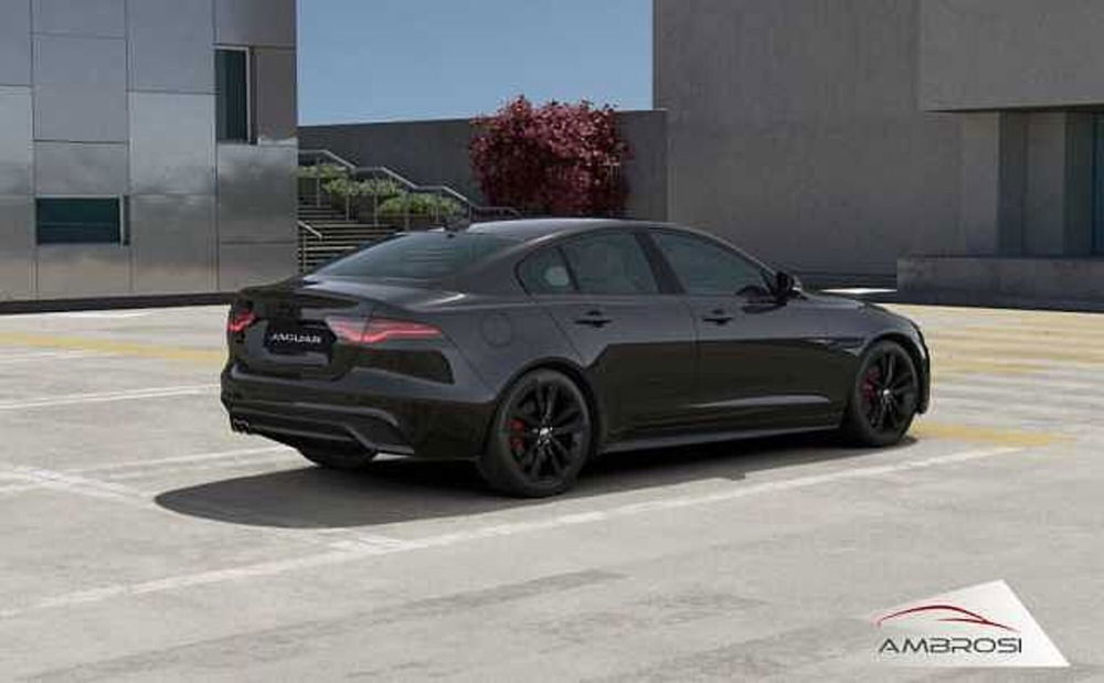 Jaguar XE 2.0 D 204 CV AWD aut. R-Dynamic Black  nuova a Viterbo (3)