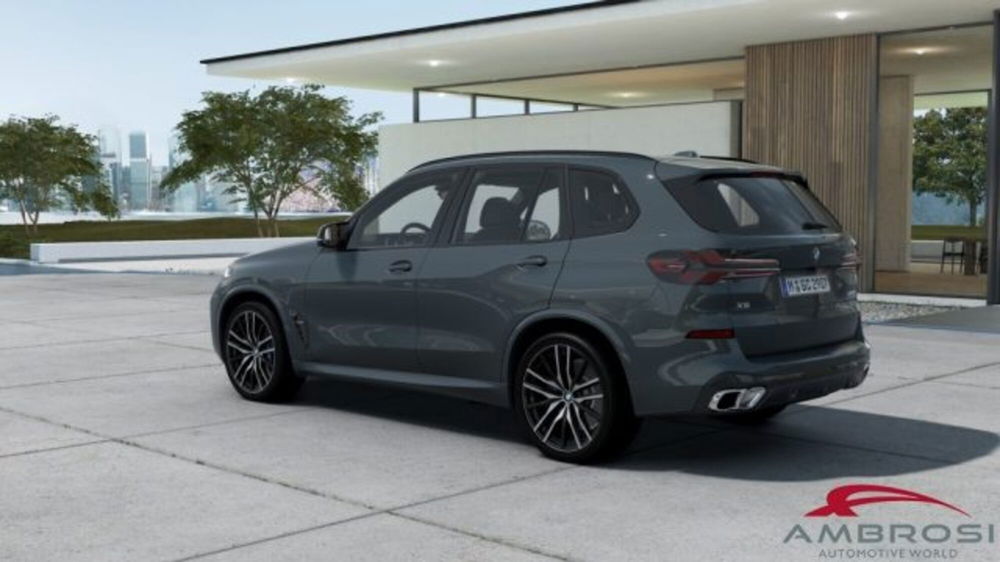 BMW X5 M60i 48V nuova a Corciano (2)