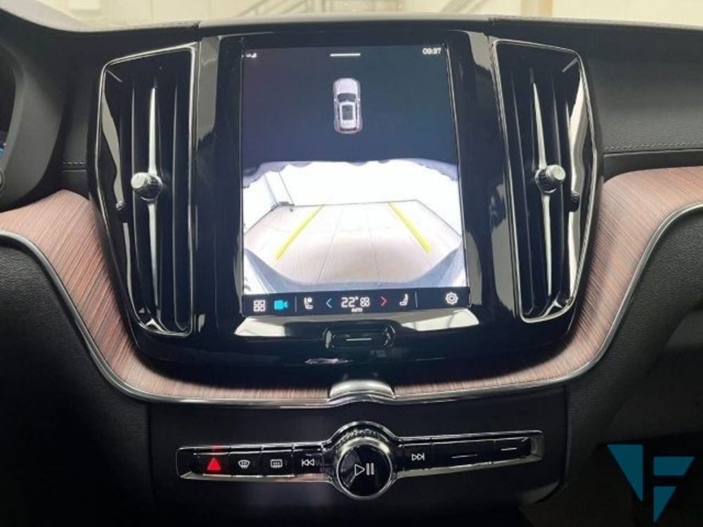 Volvo XC60 nuova a Udine (13)