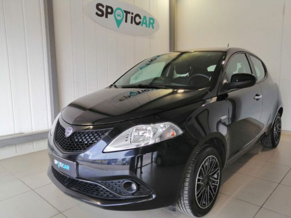 Lancia Ypsilon usata a Perugia