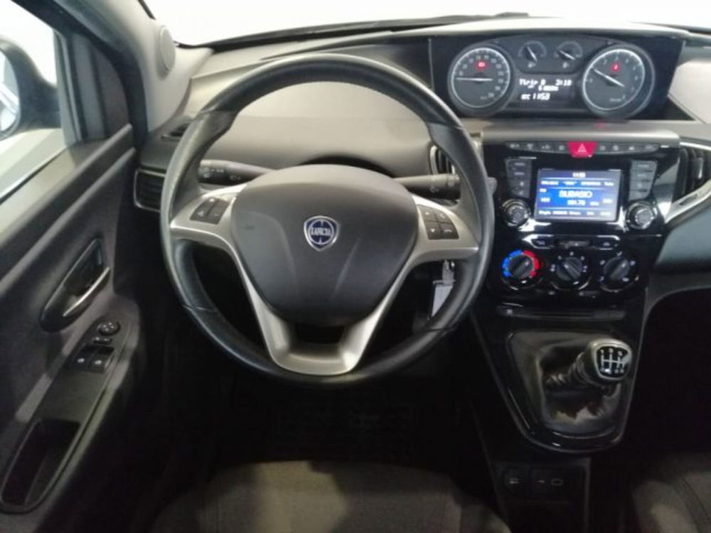 Lancia Ypsilon usata a Perugia (13)