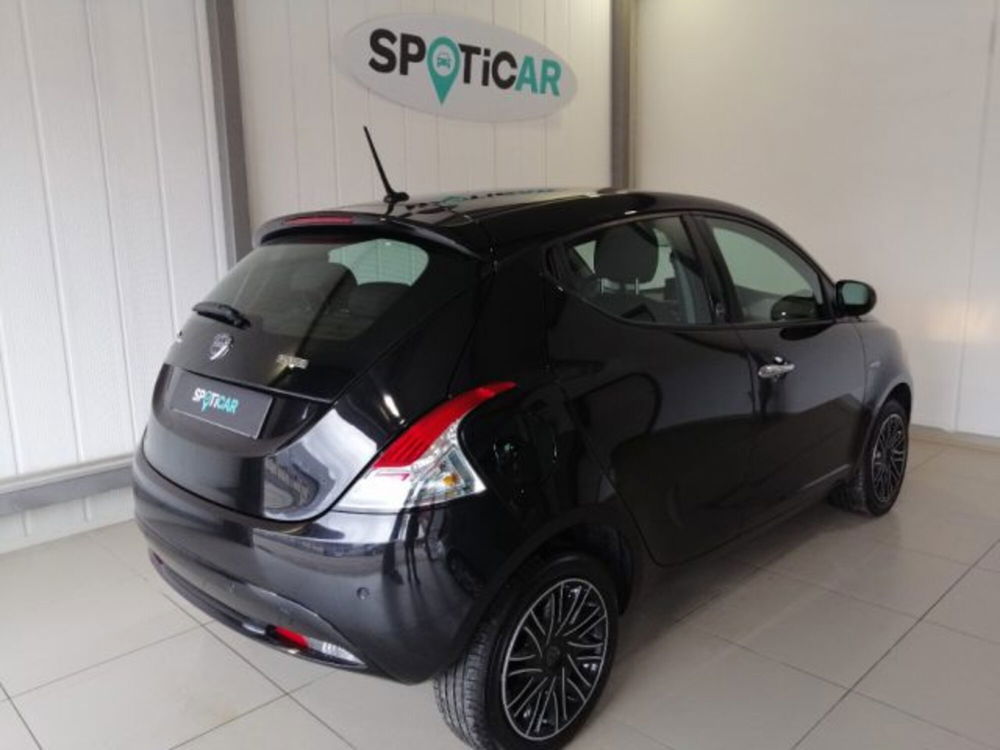 Lancia Ypsilon usata a Perugia (15)