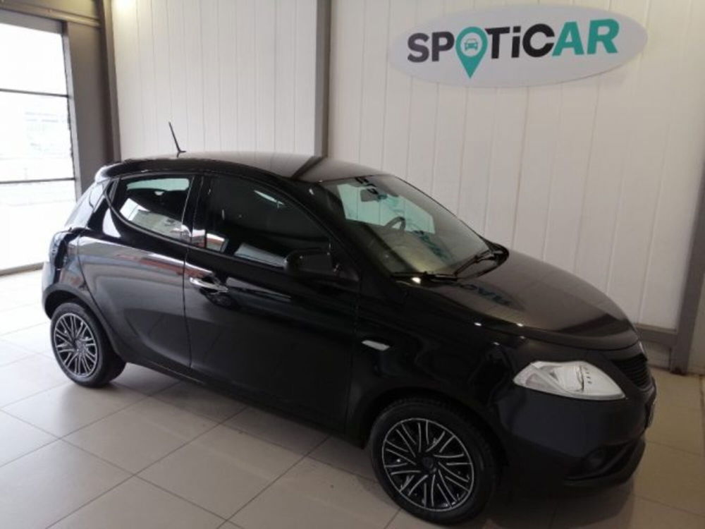 Lancia Ypsilon usata a Perugia (3)