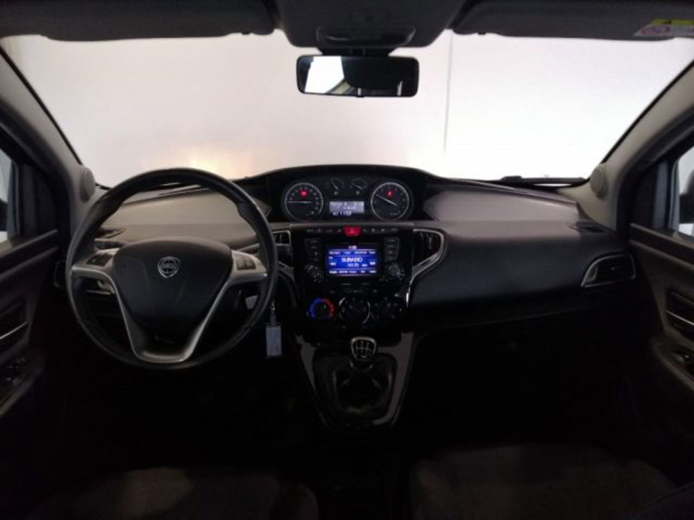 Lancia Ypsilon usata a Perugia (8)