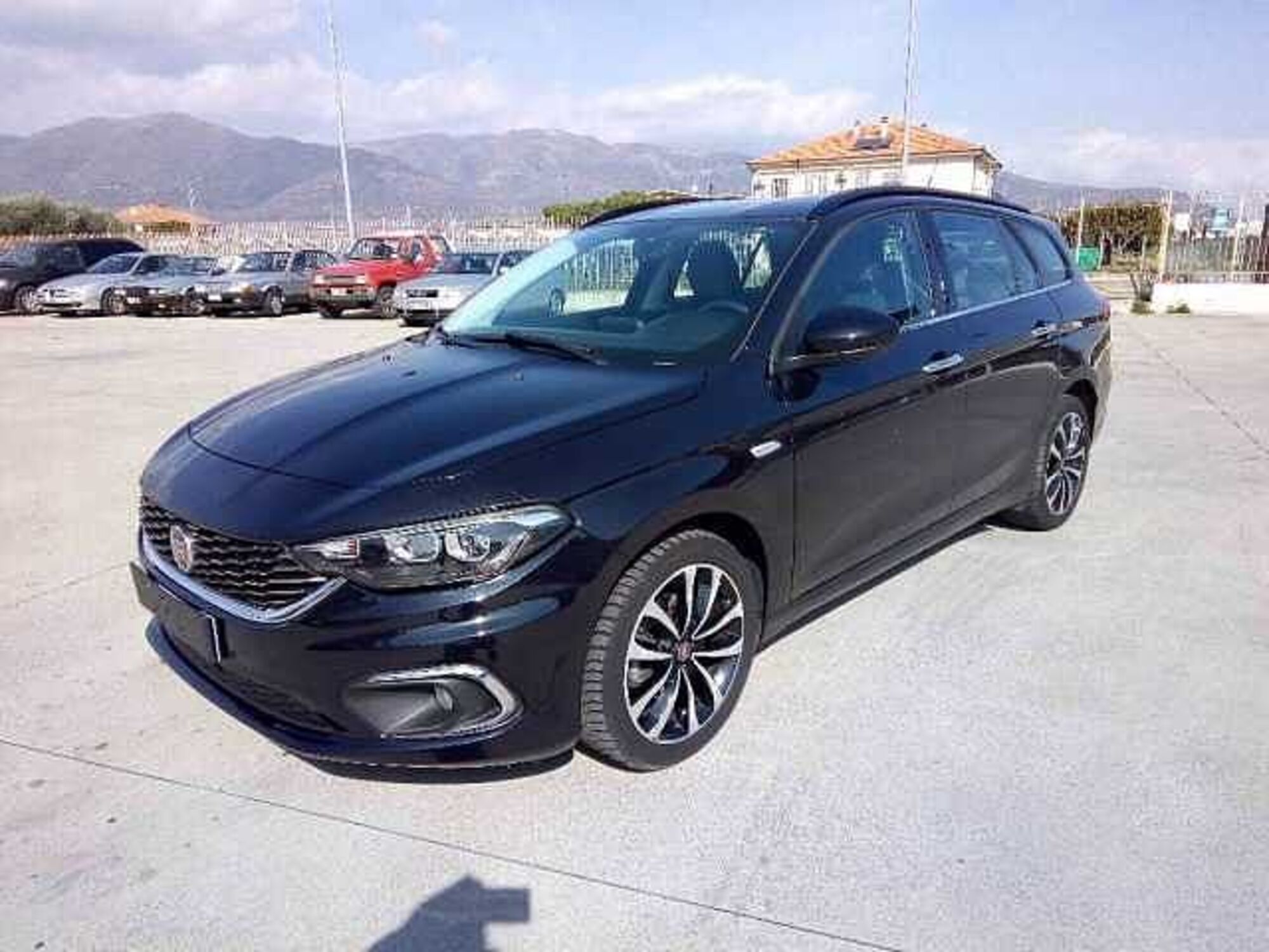 Fiat Tipo Station Wagon Tipo 1.6 Mjt S&amp;S SW Lounge  del 2017 usata a Cuneo