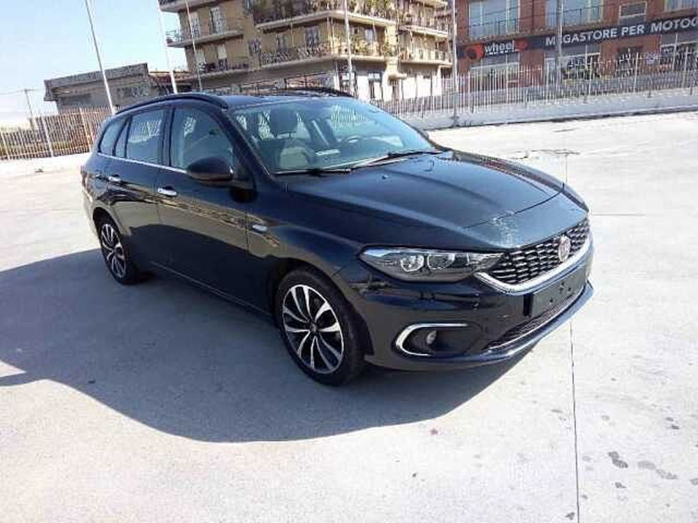 Fiat Tipo Station Wagon Tipo 1.6 Mjt S&S SW Lounge  del 2017 usata a Cuneo (3)