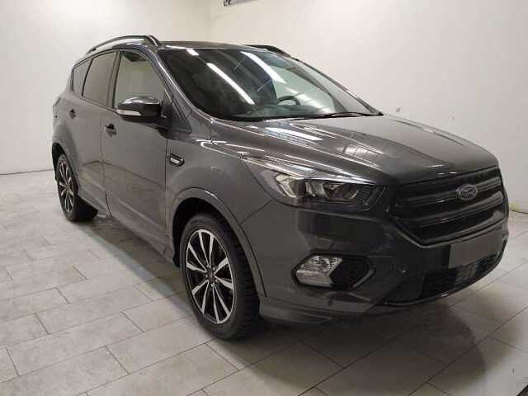 Ford Kuga 1.5 TDCI 120CV S&amp;S 2WD Powershift ST-Line Business del 2019 usata a Cuneo