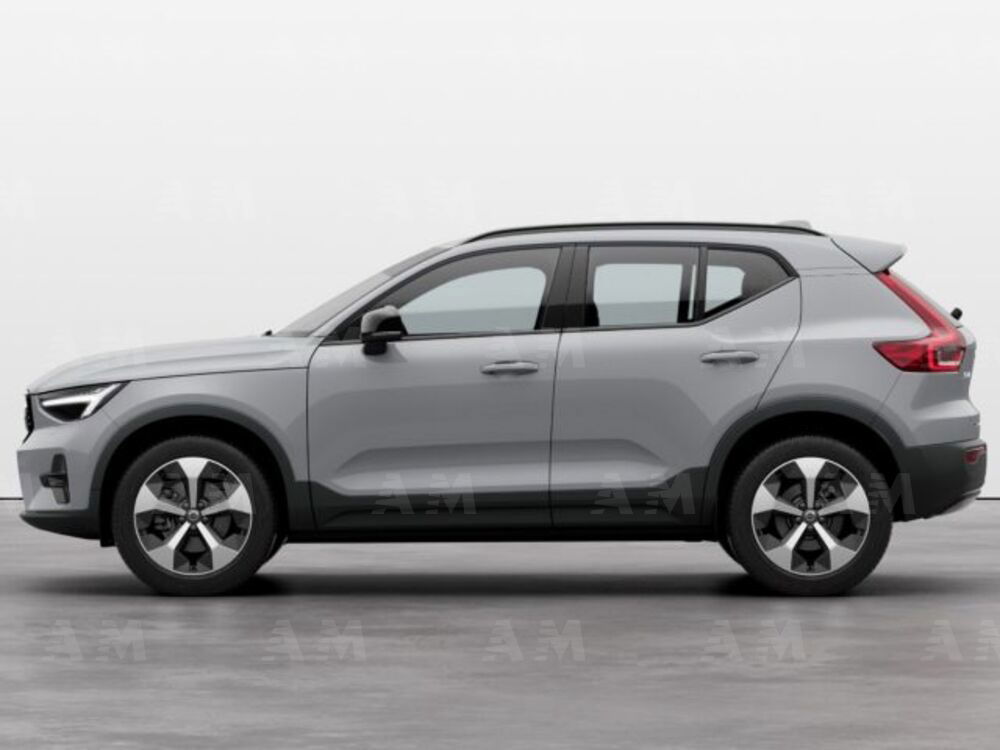 Volvo XC40 B4 automatico Plus Dark  nuova a Modena (3)