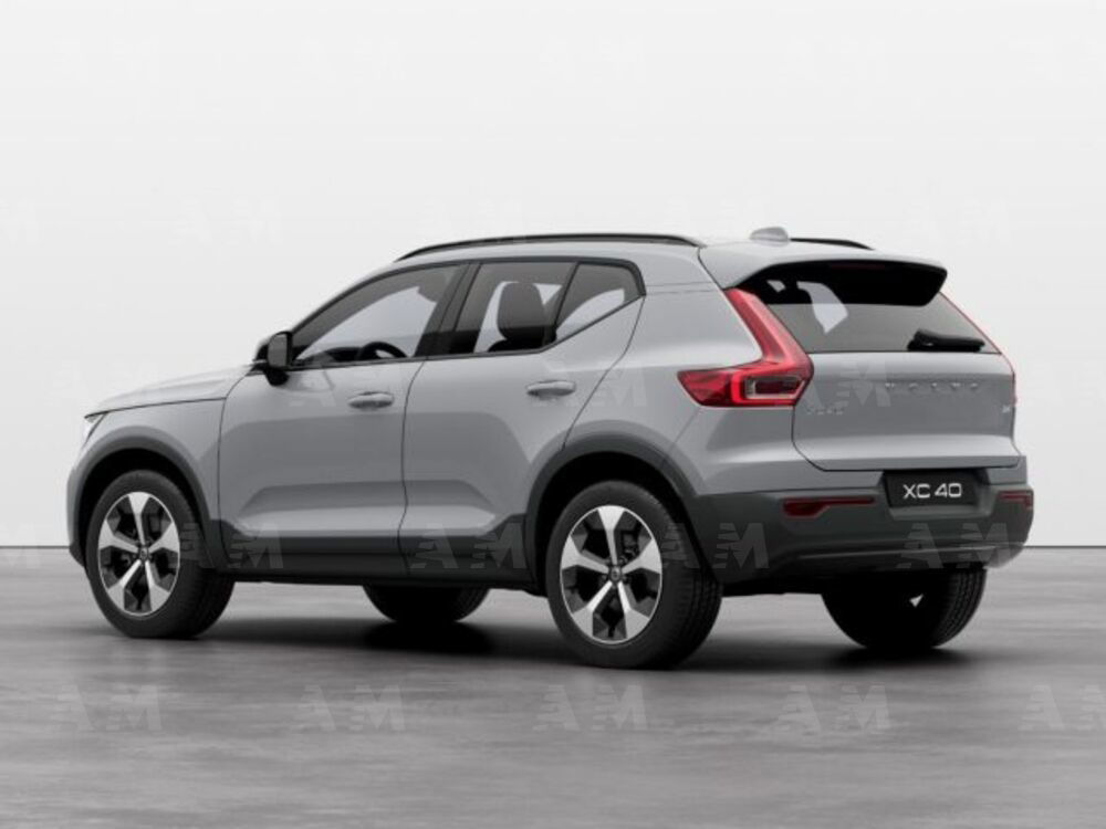 Volvo XC40 B4 automatico Plus Dark  nuova a Modena (4)