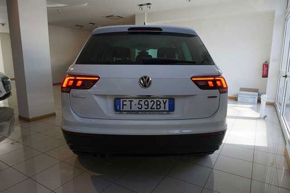 Volkswagen Tiguan 2.0 TDI SCR DSG 4MOTION Business BMT  del 2019 usata a Bologna (4)