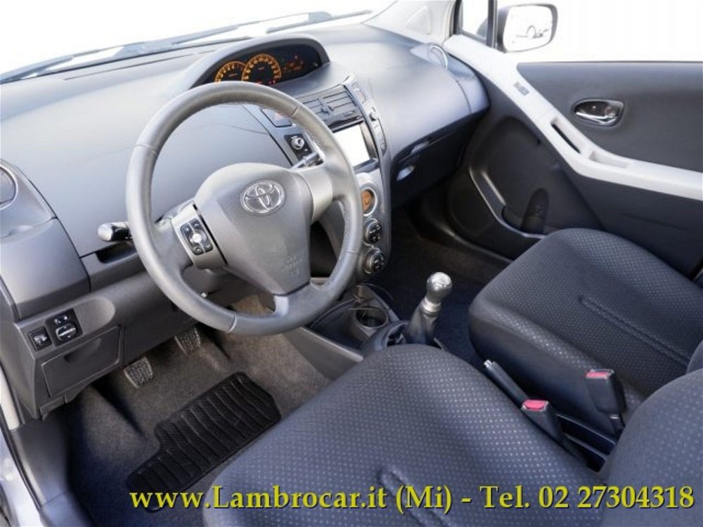 Toyota Yaris 1.0 5 porte  del 2011 usata a Cologno Monzese (4)