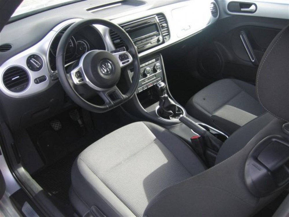 Volkswagen Maggiolino 1.6 TDI Design del 2014 usata a Monte San Savino (5)
