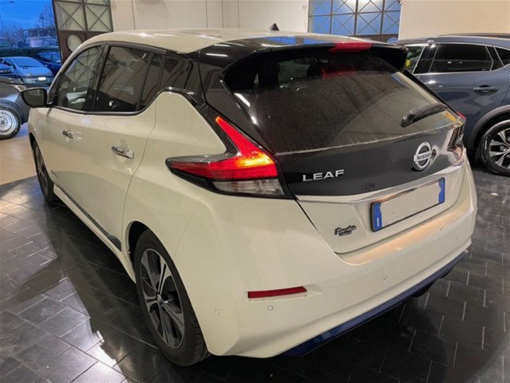 Nissan Leaf Tekna 40 kWh  del 2021 usata a Rimini (2)