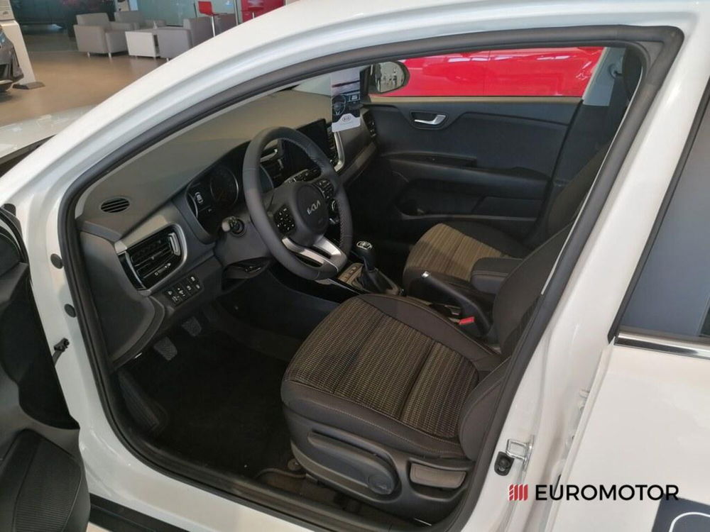 Kia Stonic nuova a Bari (9)