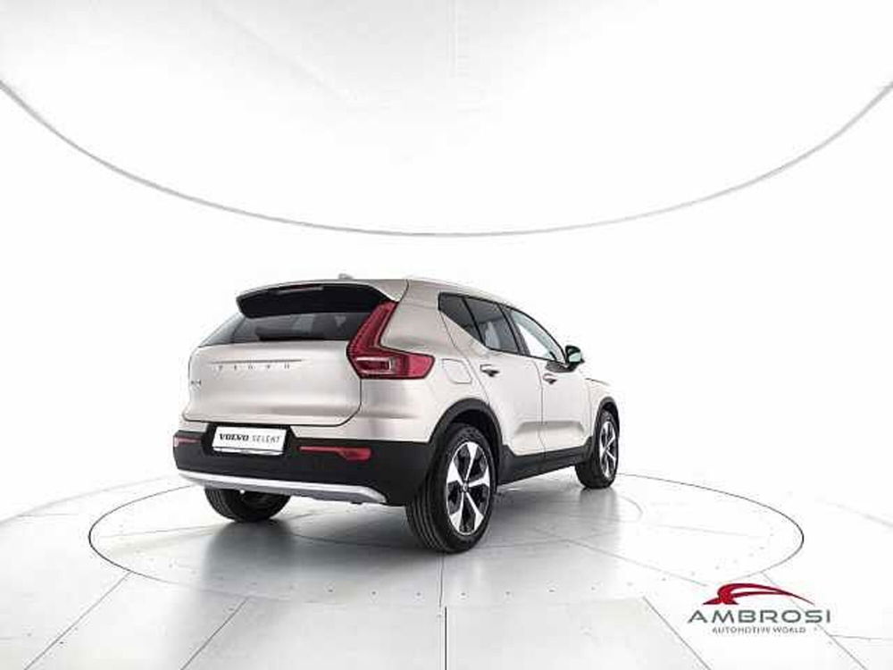 Volvo XC40 B3 automatico Core  nuova a Corciano (3)