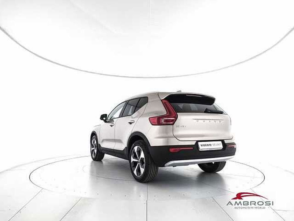 Volvo XC40 B3 automatico Core  nuova a Corciano (4)