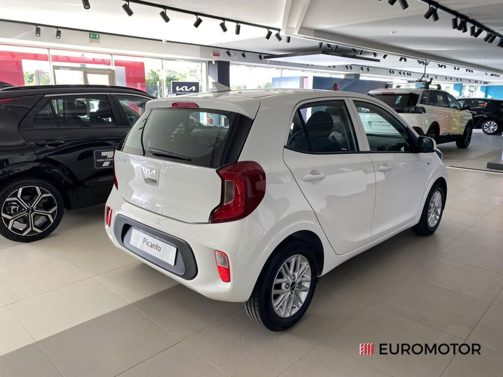 Kia Picanto nuova a Bari (7)