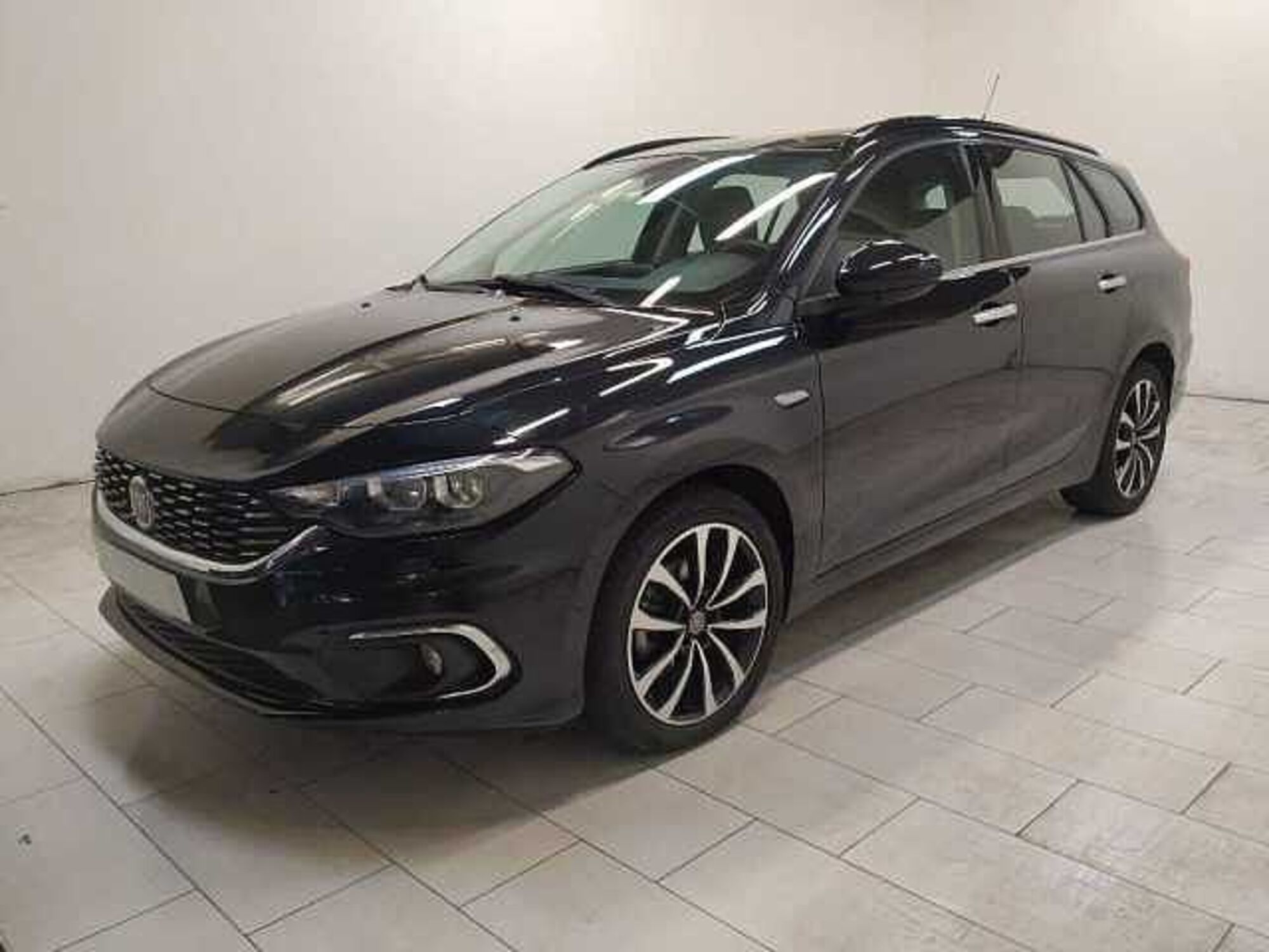 Fiat Tipo Station Wagon Tipo 1.6 Mjt S&amp;S SW Lounge  del 2017 usata a Cuneo