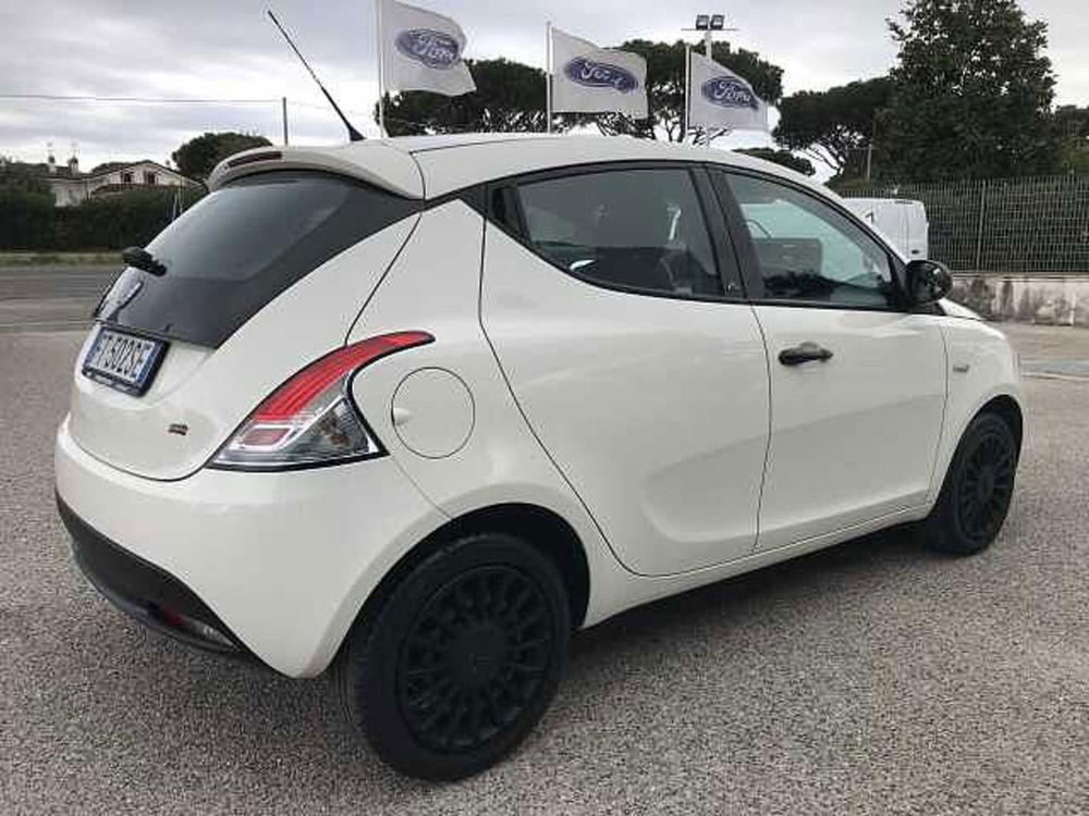 Lancia Ypsilon 1.2 69 CV 5 porte GPL Ecochic Elefantino Blu  del 2019 usata a Latina (3)