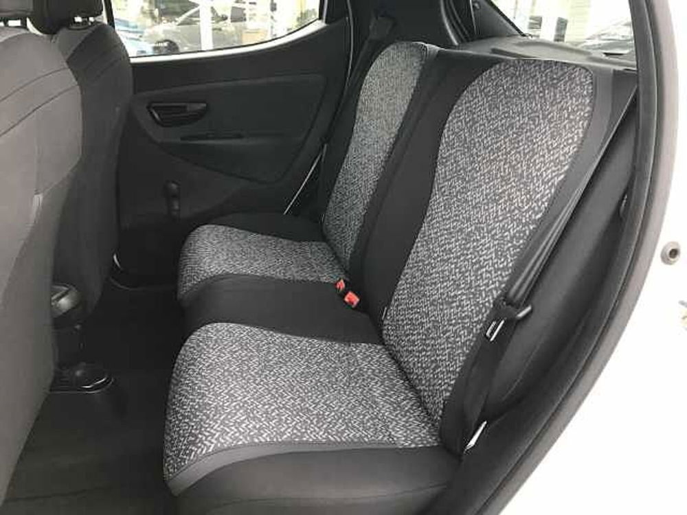 Lancia Ypsilon usata a Latina (7)