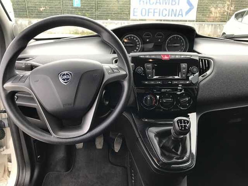 Lancia Ypsilon usata a Latina (8)